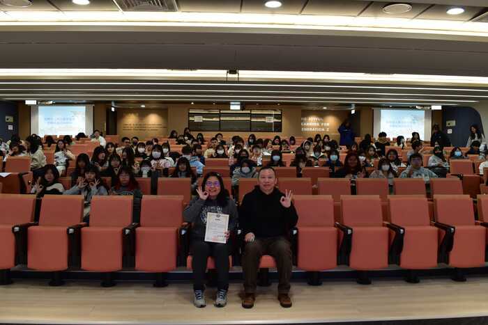 114.03.20(四)第一場專題講座，邀請88年畢業系友蔡沂真學姐擔任講者。學姊現為兒少婦女及家庭專科社工師，在業界擁有豐富資歷及經驗。